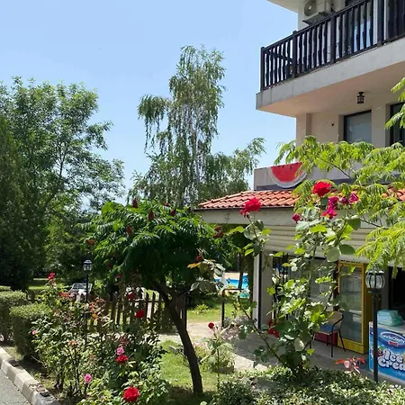 Delfin Sea View Апартаменты *